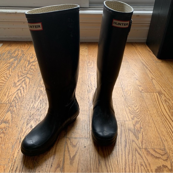 TALL BLACK HUNTER RAIN BOOTS 7W - Picture 3 of 5